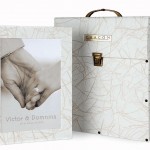 Modelo Sahara. Vin?lico con relieve y personalizado con foto incrustada.
